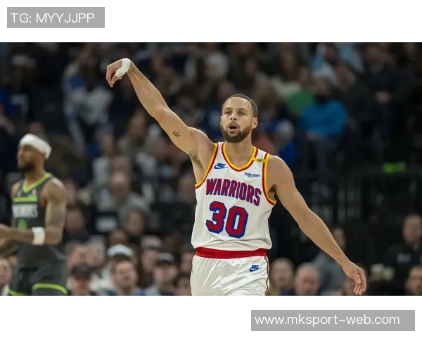 库里三分雨狂飙六记勇士官方评选最佳球员荣耀归属他