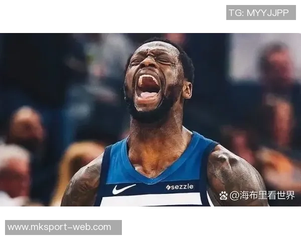 兰德尔半场表现稳定11投6中贡献14分4篮板1助攻1抢断