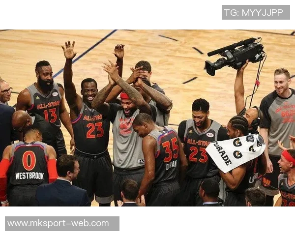 里夫斯分享与东詹并肩作战的感受与三位无私创造者的默契配合