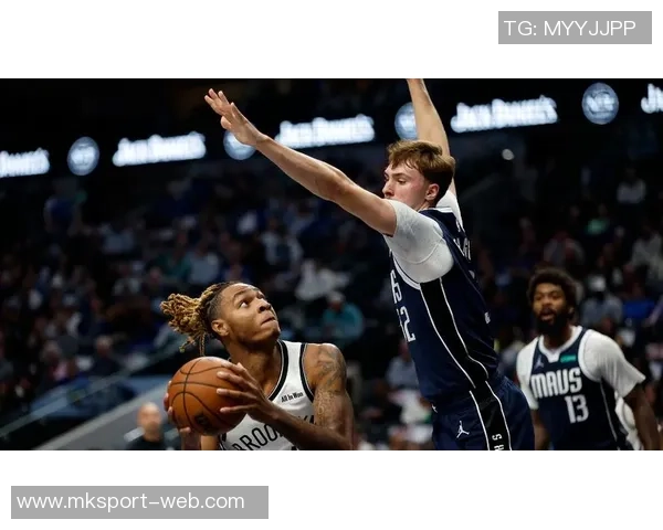 弗拉格首次尝试大个子阵容自信与浓眉共担后卫角色