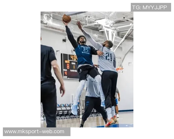 新赛季备战热潮来袭独行侠训练照展现浓眉冥想与弗拉格激情瞬间