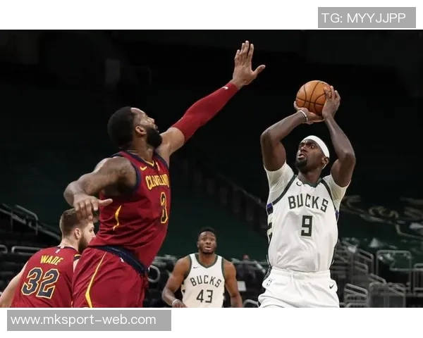 德拉蒙德半场高效发挥10分9篮板关键抢断与封盖助力球队表现出色