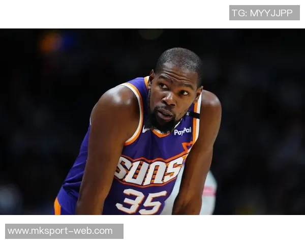 杜兰特与美女主持轻松互动分享快乐心情的背后故事