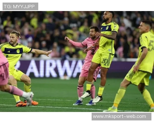 客场逆境加剧迈阿密防守失误再失一球上半场形势严峻